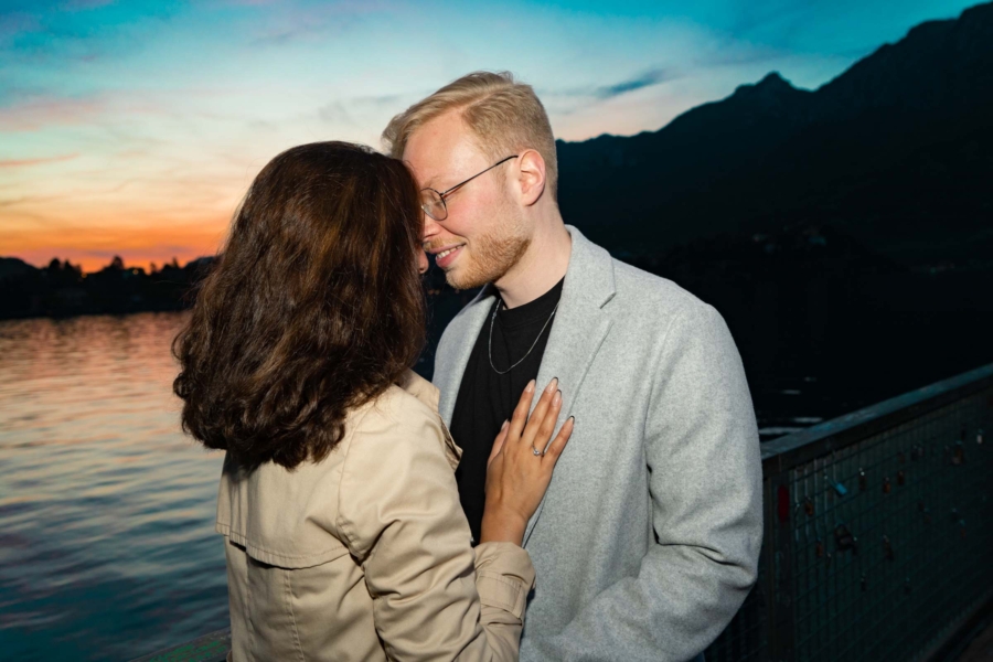 Book fotografici di coppia romantica sul lago di Como